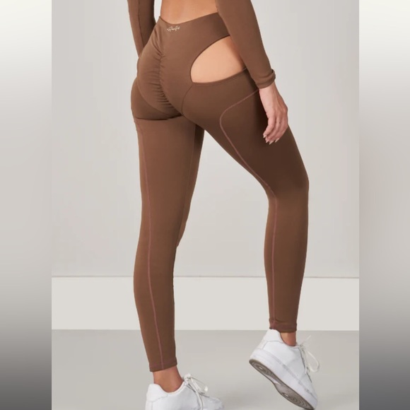 Rare Fit Scrunch Leggings in Coffee - Picture 1 of 2